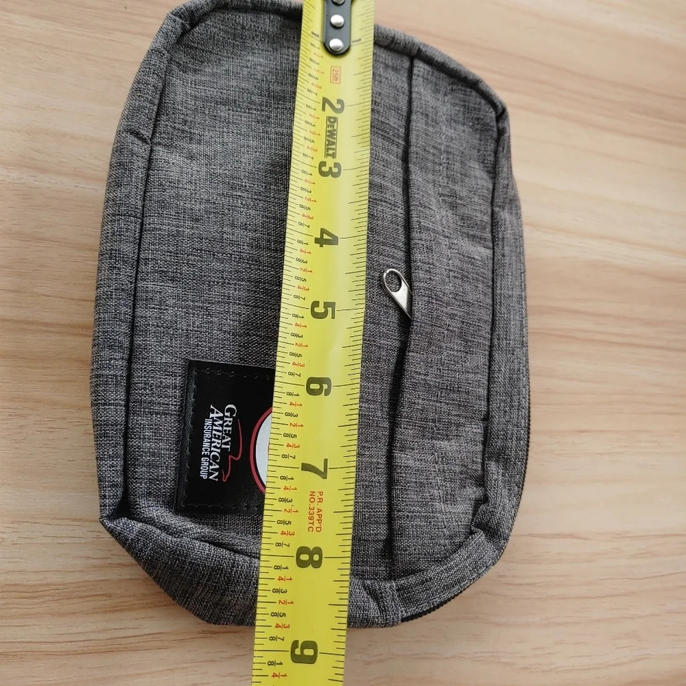 Cincinnati Reds MLB Great American Insurance Group Zip-Up Toiletry Fanny Pack - Picture 6 of 6